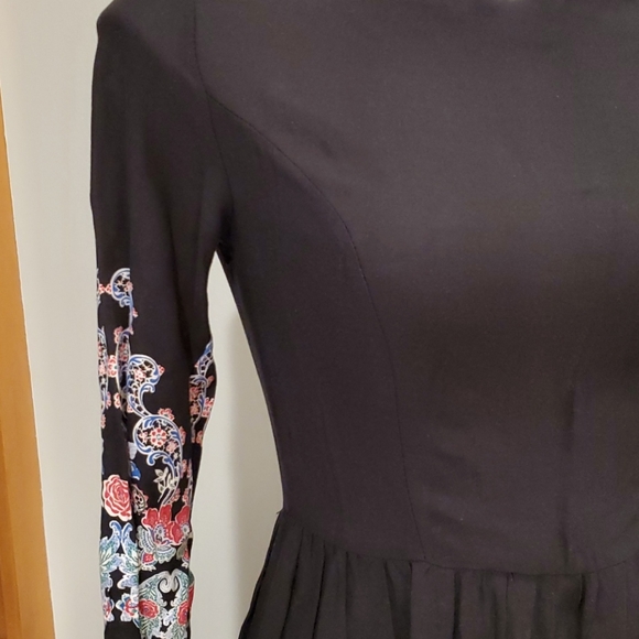 ASOS Petite Black Mini Long Sleeve Floral Dress - Picture 4 of 10